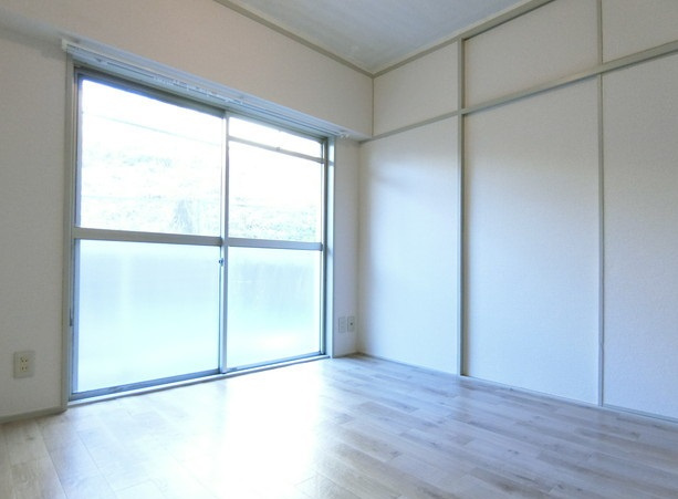 ロイヤルハイツさつき丘の居間・リビング