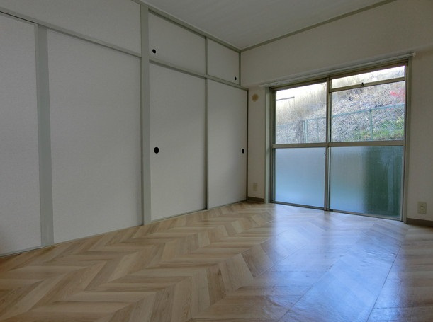 ロイヤルハイツさつき丘の洋室