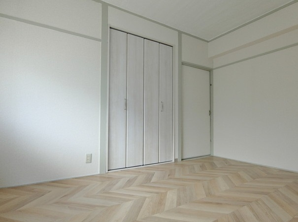 ロイヤルハイツさつき丘の洋室