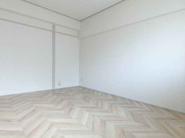 ロイヤルハイツさつき丘の洋室