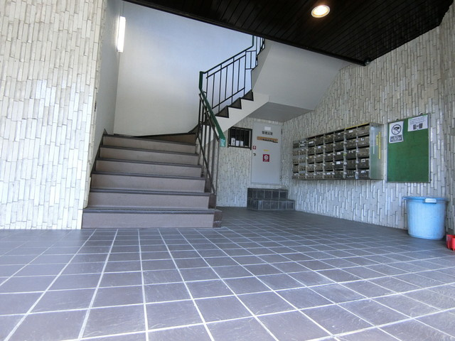 ロイヤルハイツさつき丘のロビー