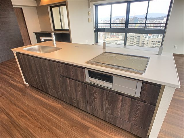 ロイヤルパークス大名のキッチン|ロイヤルパークス大名（1LDK）　アイランドキッチン♪
