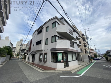 駅徒歩3分です☆