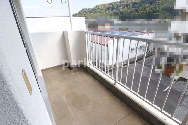 コーポ田中1号館のバルコニー|暖かな日差しのふりそそぐバルコニー