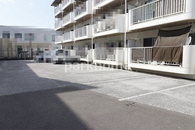 コーポ田中1号館の駐車場|カースペースがあります