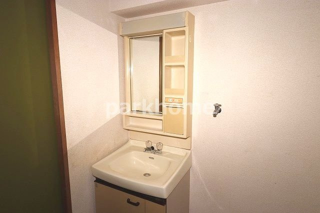 コーポ田中1号館の独立洗面台|使いやすい独立洗面台です