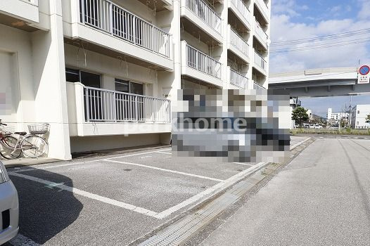 コーポ田中5号館の駐車場|駐車場に車を止められます