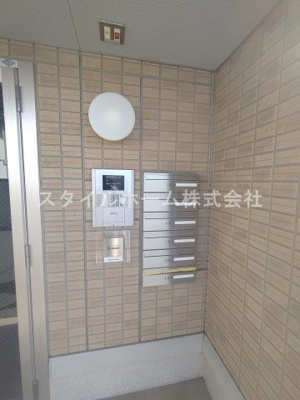 【セキュリティ】 | 向日葵 | オートロック付きのエントランスです。