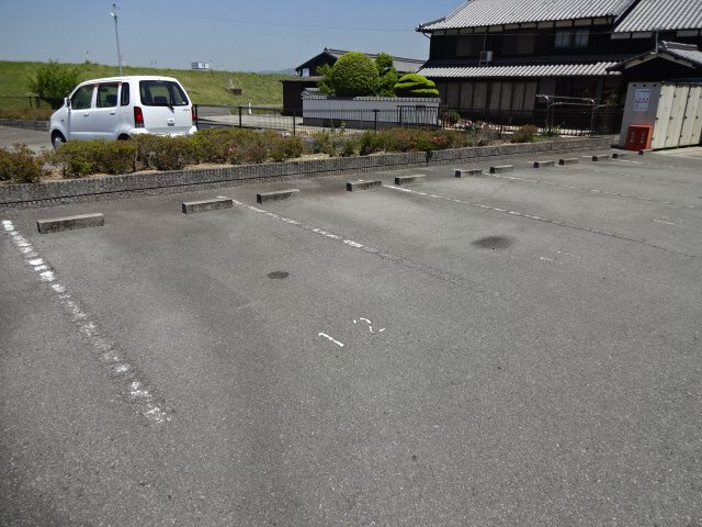 レオパレスＫＡＳＡＧＩの駐車場