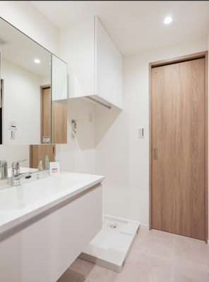 【独立洗面台】 | ニックハイム木場公園第5 | 朝の支度にも助かる、独立の洗髪洗面化粧台