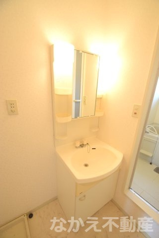 【洗面所】 | 明るい洗面所です