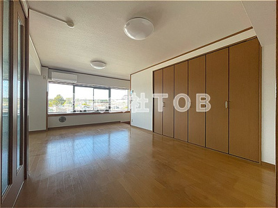 【居間・リビング】 | シオン上祖師谷-定期借家2027年11月30日迄- | LDK14帖