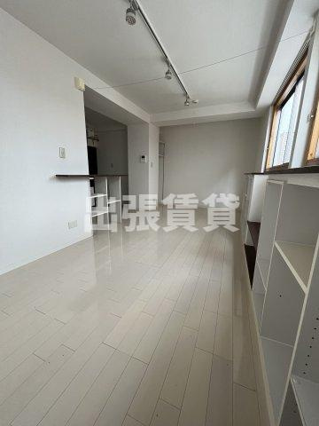 仲介手数料0円！K-squareの居間・リビング