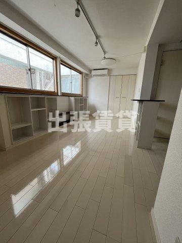 仲介手数料0円！K-squareの居間・リビング