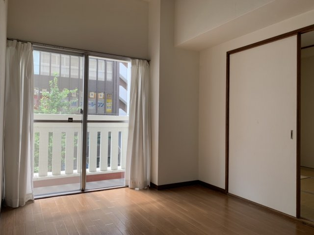 メゾン茨木の洋室