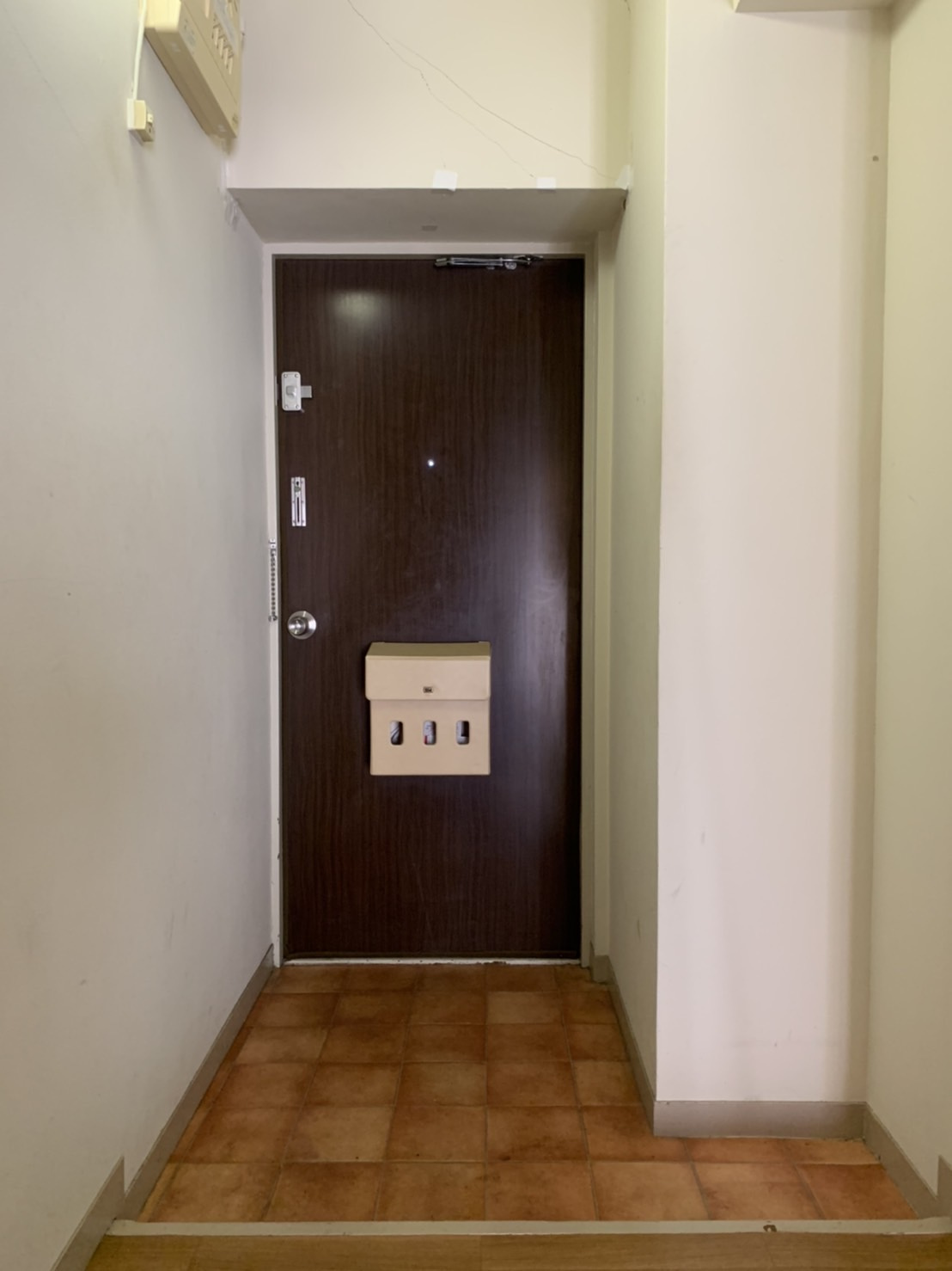 メゾン茨木の玄関