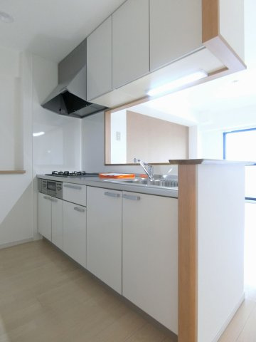 セレニテ上中条のキッチン