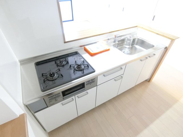 セレニテ上中条のキッチン