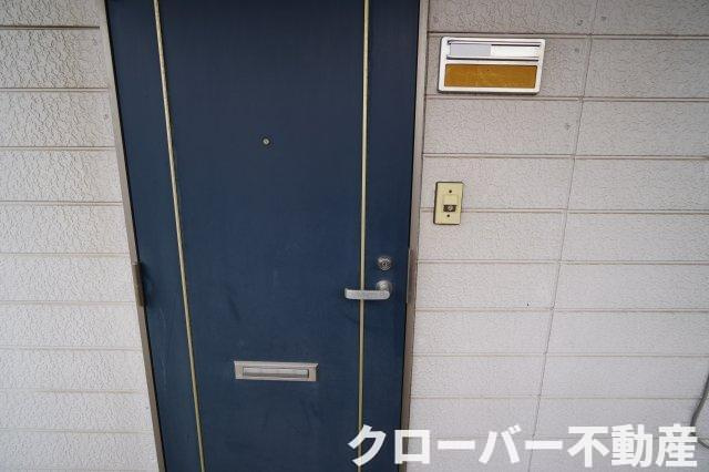 ミヤザキハイツの玄関