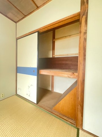 一津屋2丁目貸家の収納