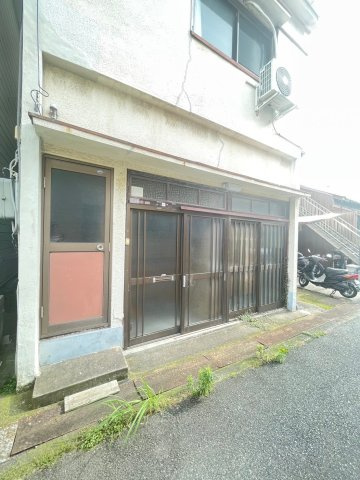 一津屋2丁目貸家のエントランス