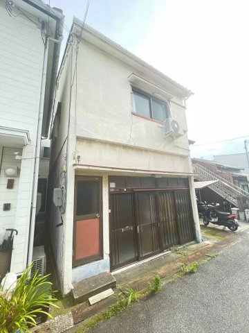 一津屋2丁目貸家の外観