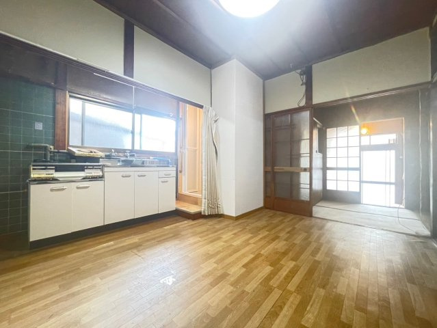 一津屋2丁目貸家の居間・リビング