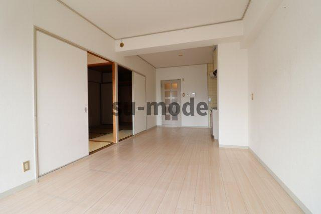 メゾントゥルースの居間・リビング