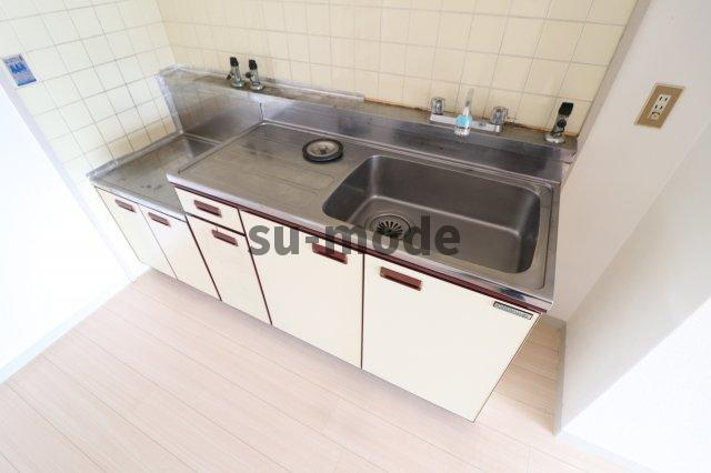 メゾントゥルースのキッチン