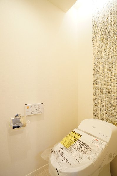 Comforza Residenceのトイレ|間接照明とタイルがステキ！