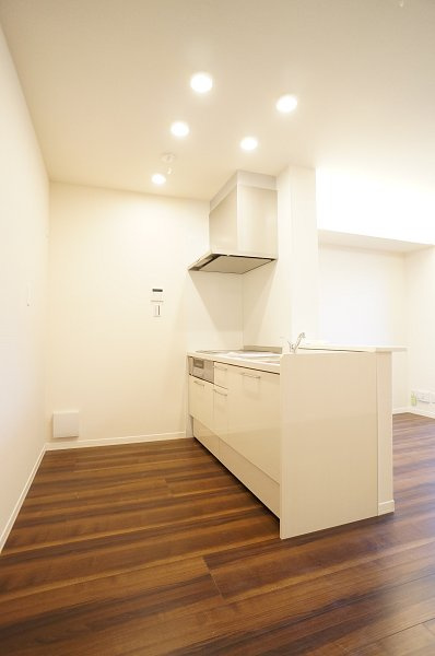 Comforza Residenceのキッチン|収納たっぷりなカウンターキッチンでコミュニケーションも広がる♪