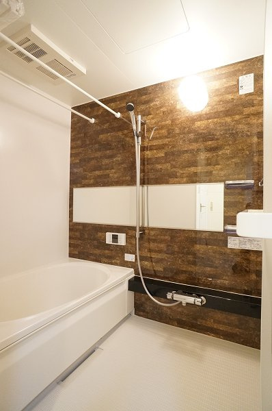 Comforza Residenceの浴室|一日の疲れを癒すのはやっぱりゆとりのお風呂ですね♪