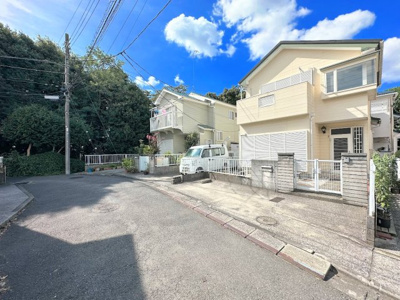 【前面道路含む現地写真】 | ◆◇深谷町　中古戸建◇◆ | ◆前面道路も幅員があり車の運転も安心！前面道路は閑静な住宅地。車通りの少ない道路です。お子様にも安心です。