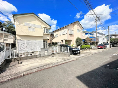 【外観】 | ◆◇深谷町　中古戸建◇◆ | ◆家族で食卓を囲むダイニングスペースと、ソファでゆったりくつろぐリビングスペースがしっかり区切られているので家具の配置や用途を使いわけしやすいです。
