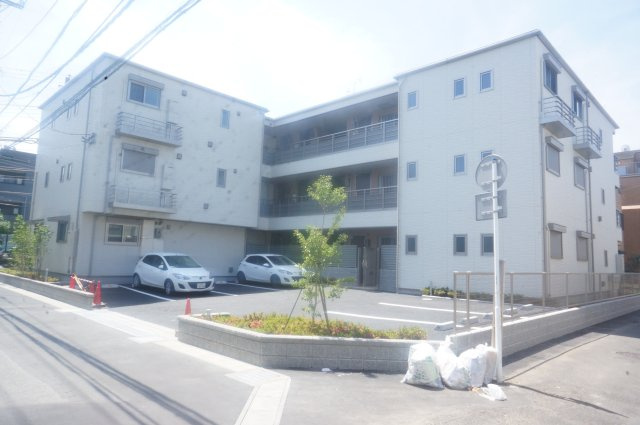 クレ－ル本八幡の駐車場|駐車場。現在、空き区画が御座います♪