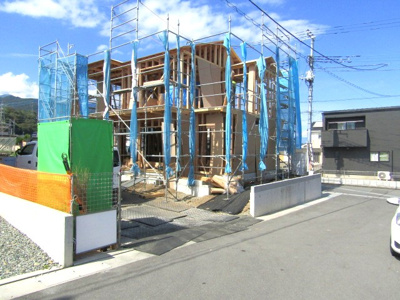 【前面道路含む現地写真】 | ブルーミングガーデン南アルプス市山寺1期　1号棟 | 前面道路含む現地写真です