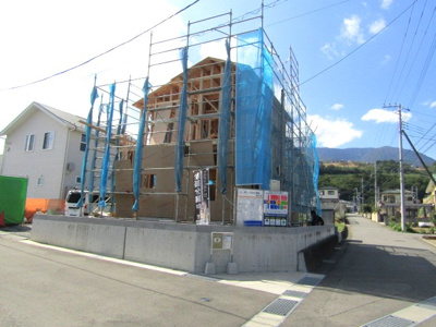 【前面道路含む現地写真】 | ブルーミングガーデン南アルプス市山寺1期　1号棟 | 前面道路含む現地写真です
