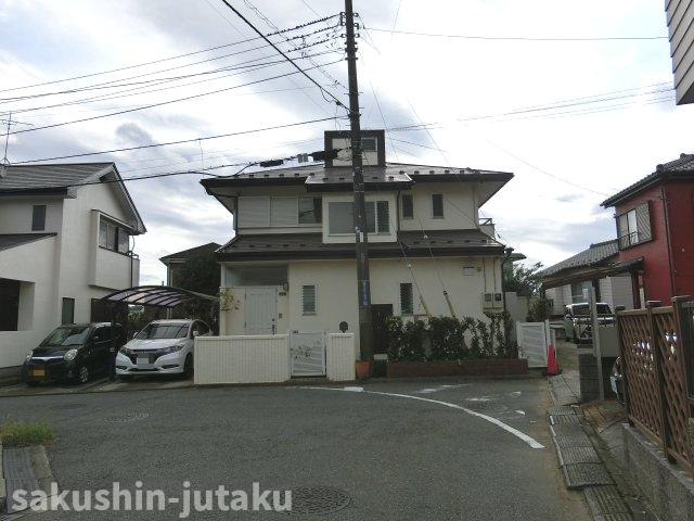 朝日ケ丘１丁目　売地の前面道路含む現地写真|朝日ケ丘１丁目　売地　古家あり　地積約45.8坪　北東側4.9ｍ公道面　