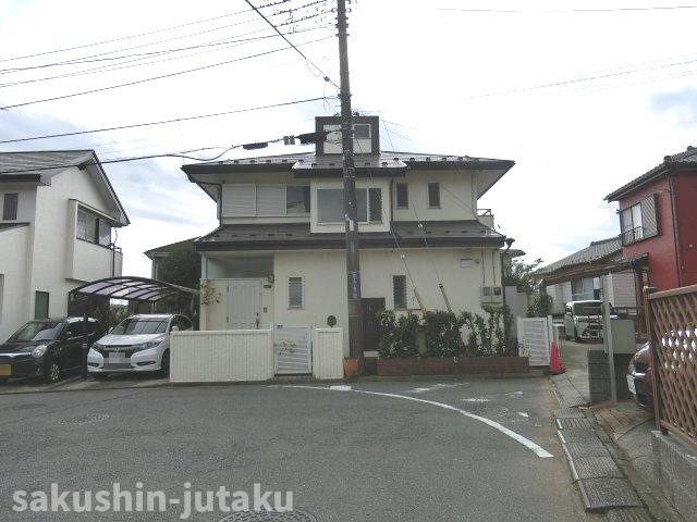 朝日ケ丘１丁目　売地の前面道路含む現地写真|朝日ケ丘１丁目　売地　古家あり　地積約45.8坪　北東側4.9ｍ公道面　