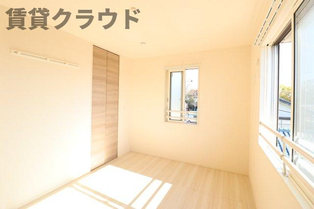 パークサイドＳＯＧＡの寝室|広くて明るい寝室