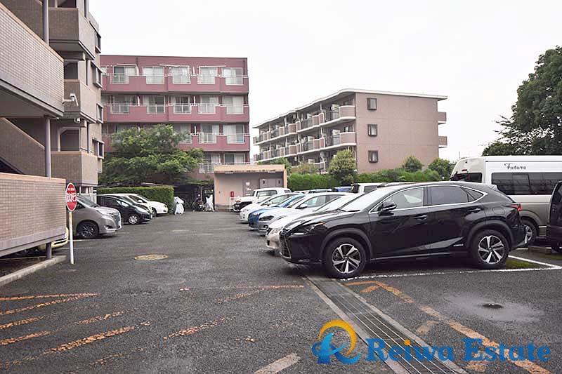 ファミール茅ヶ崎の駐車場