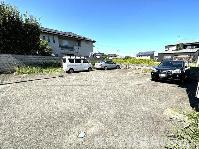 メゾネット井川の駐車場|駐車場に車を止められます