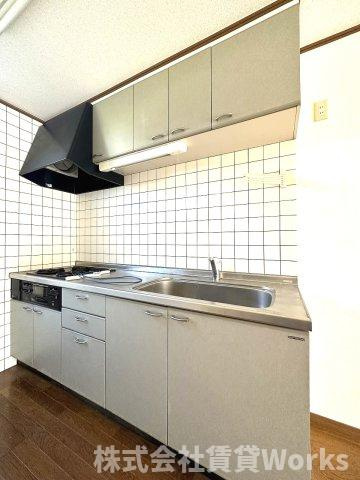 メゾネット井川のキッチン|コンパクトなキッチンで掃除もラクラク