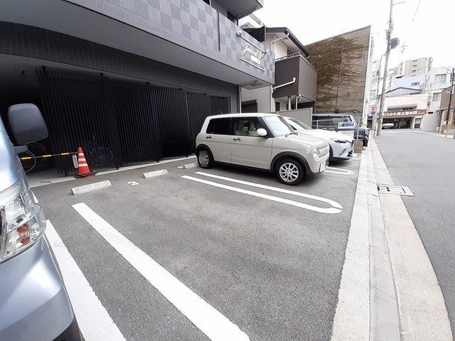 ジュエルⅢの駐車場