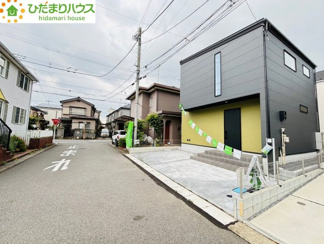 伊奈町栄4丁目　1期　新築一戸建て　01　の前面道路含む現地写真