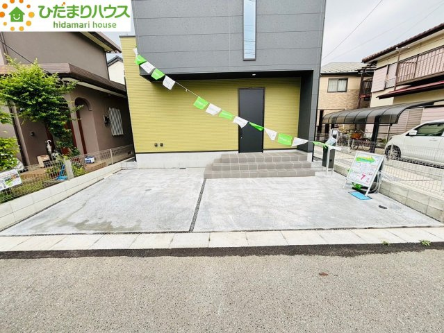 伊奈町栄4丁目　1期　新築一戸建て　01　の駐車場
