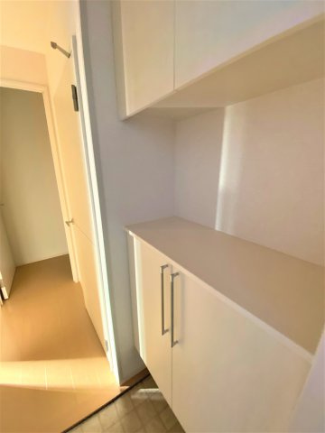 レザン長根Aの玄関