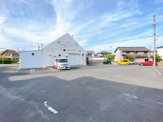 ピボット森岡取手の駐車場