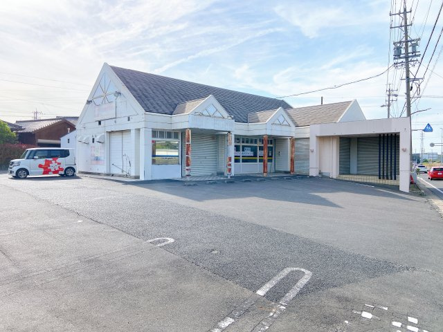 ピボット森岡取手の駐車場