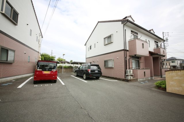 イーハトーブB棟の駐車場